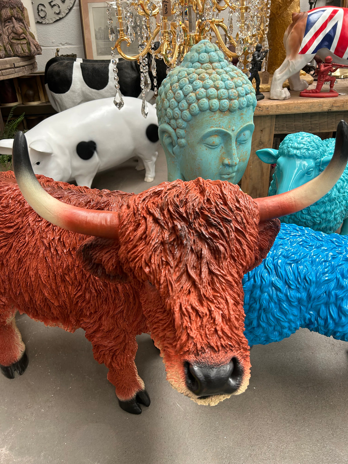 Large Highland Cow – Resin Indoor & Outdoor Animal Sculpture | Sign of the times Stoke
