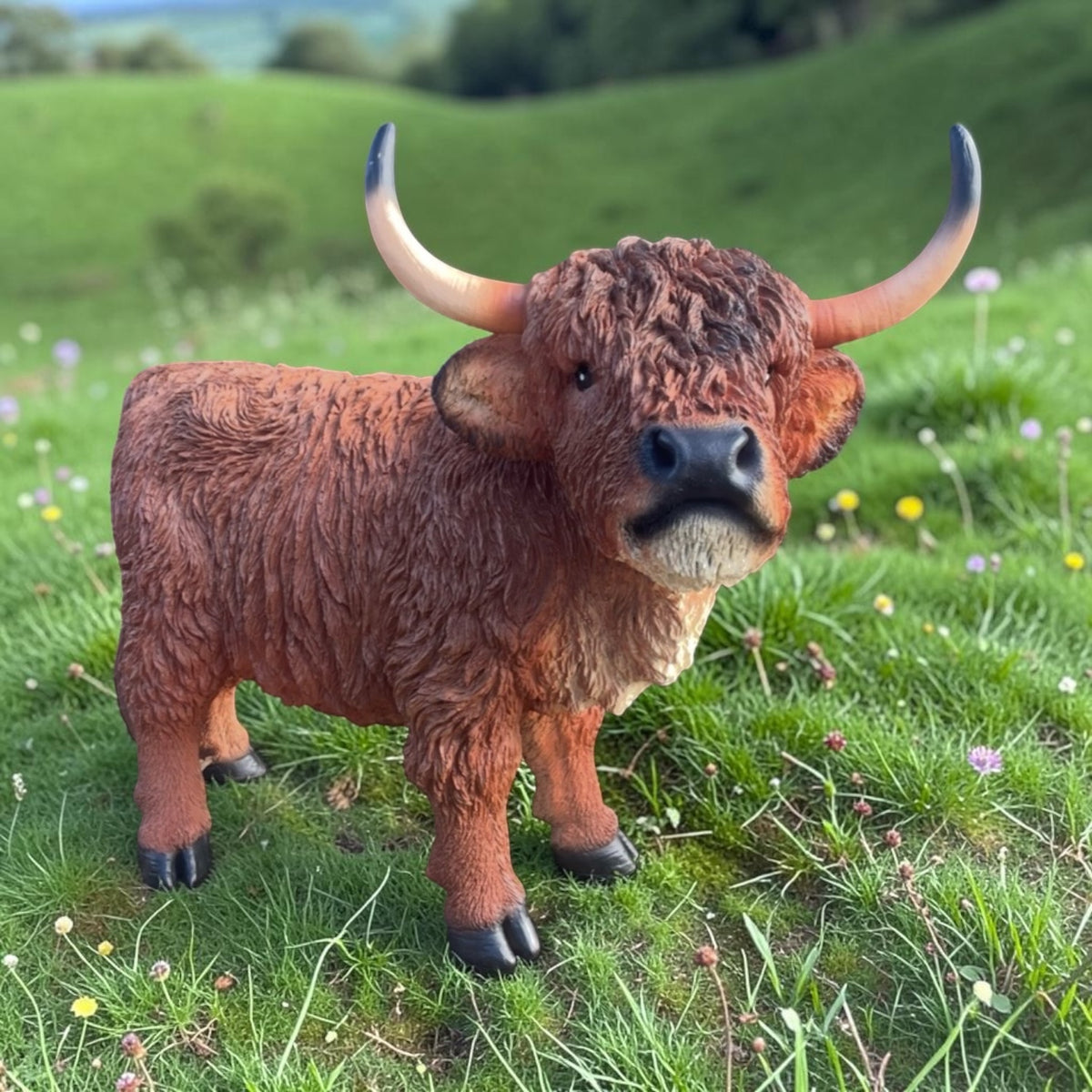 Large Highland Cow – Resin Indoor & Outdoor Animal Sculpture | Sign of the times Stoke