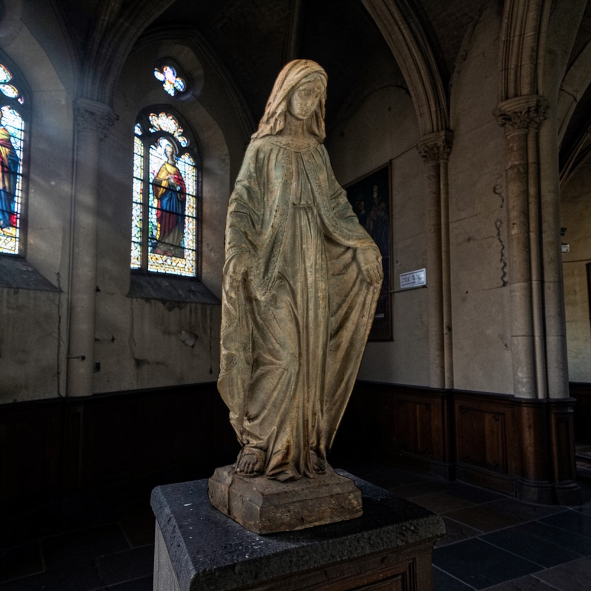 Large Antiqued Stone Effect Madonna Figure – Elegant Religious Sculpture | Sign of the times Stoke