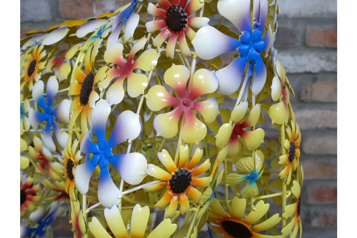 Flowered Metal Giraffe Sculpture - Large Outdoor Garden Décor | Sign of the times Stoke