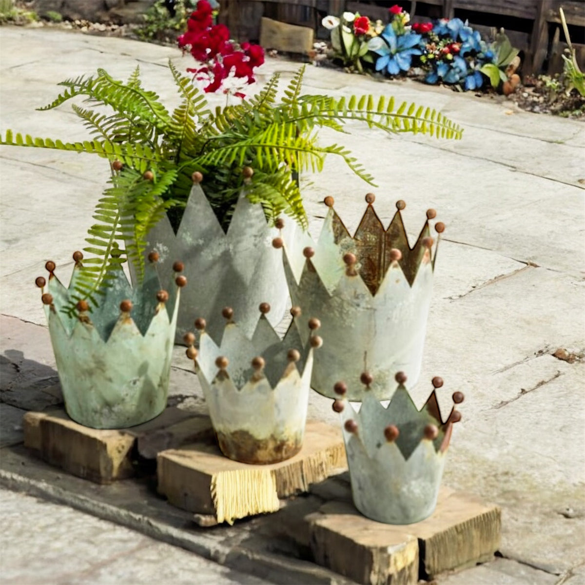 Set of 5 Oxidised-Metal Effect Crown Planters – Regal Garden & Home Décor | Sign of the times Stoke