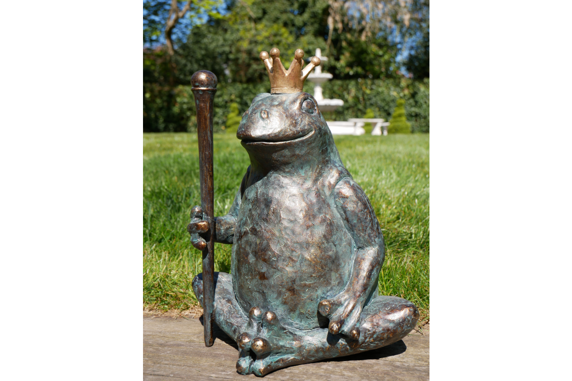 King Frog Resin Ornament - Indoor/Outdoor Decor | Sign of the times Stoke