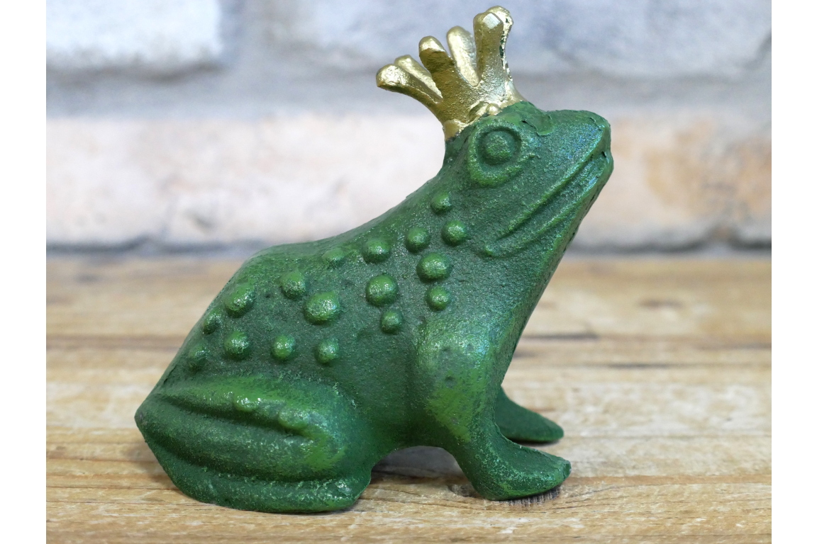 Cast Iron Frog – Rustic Decorative Garden Ornament | Sign of the times Stoke