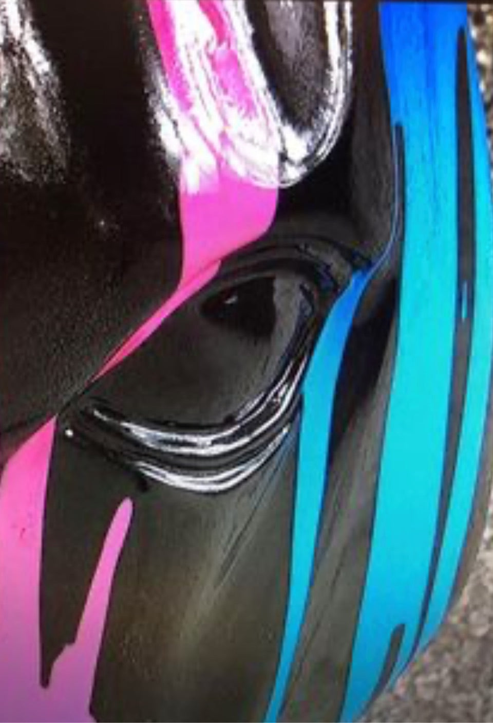 Paint-Splashed Horse Head Ornament with Black Marble Base | Sign of the times Stoke
